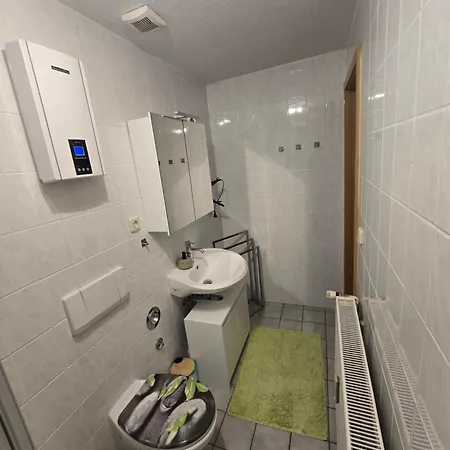 شقة Ferienwohnung, Apartment, Monteurwohnung Mit Klimaanlage Wettin-loebejuen *